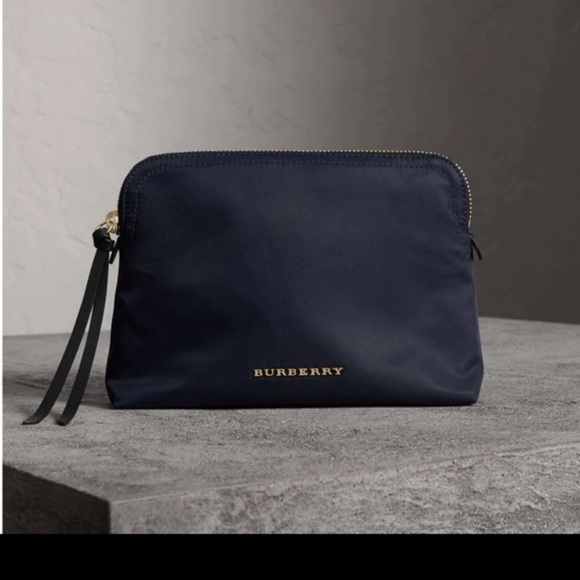 Burberry small nylon bag - Picture 11 of 11